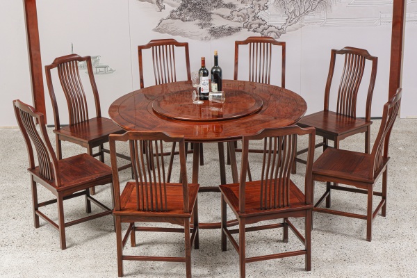 紅木家具環(huán)保選購(gòu)指南：喜迎紅紅木水性漆工藝解析