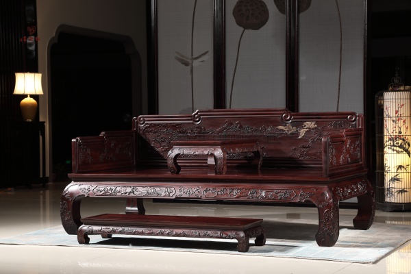 雕花羅漢床