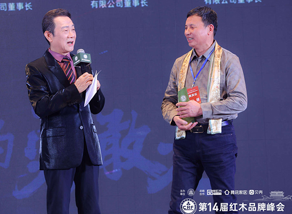 逐光前行，滿載榮耀 | 喜迎紅紅木接受央視主持人采訪